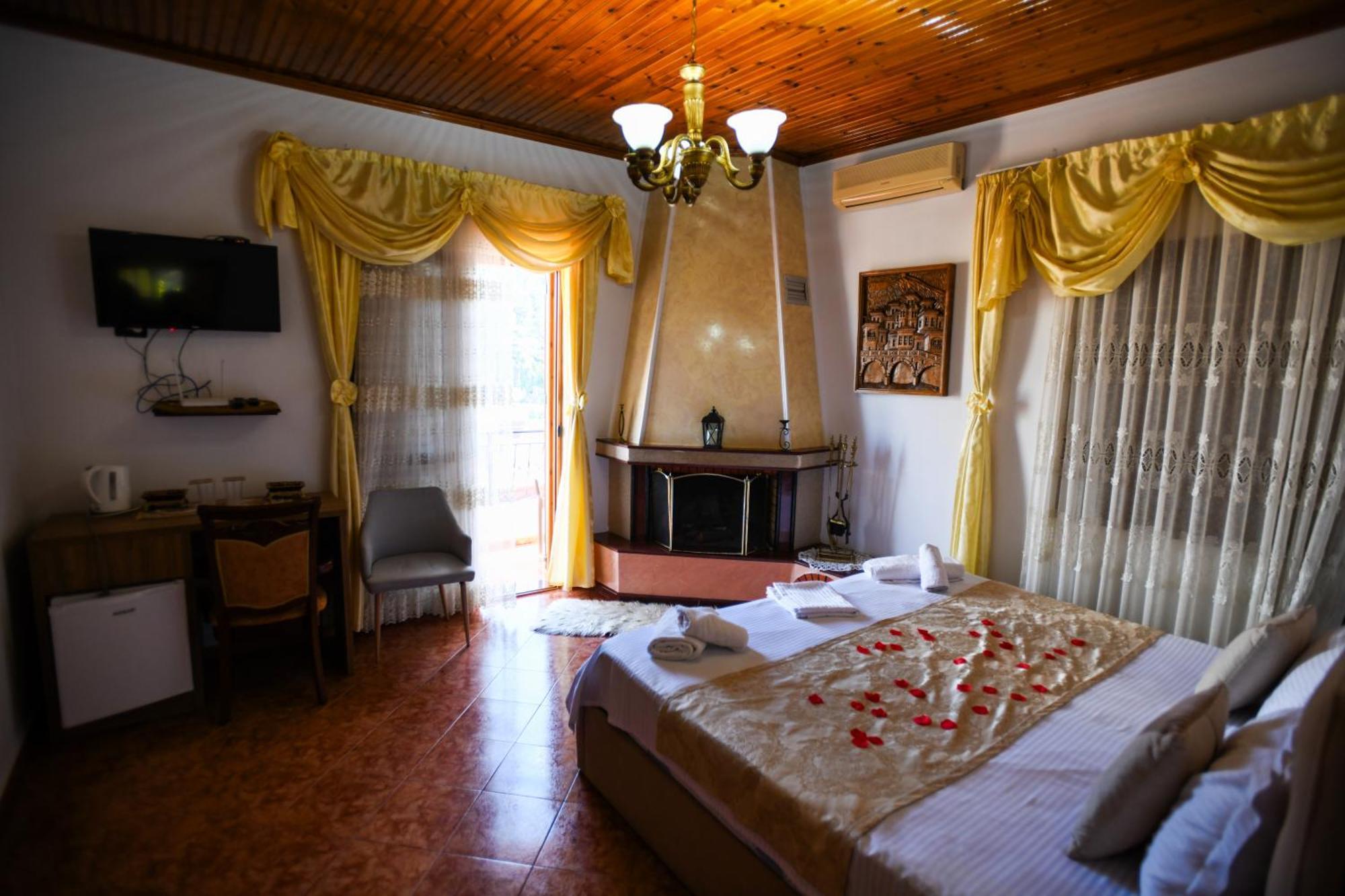 Villa Rezidenca Aurel Center Berat Esterno foto
