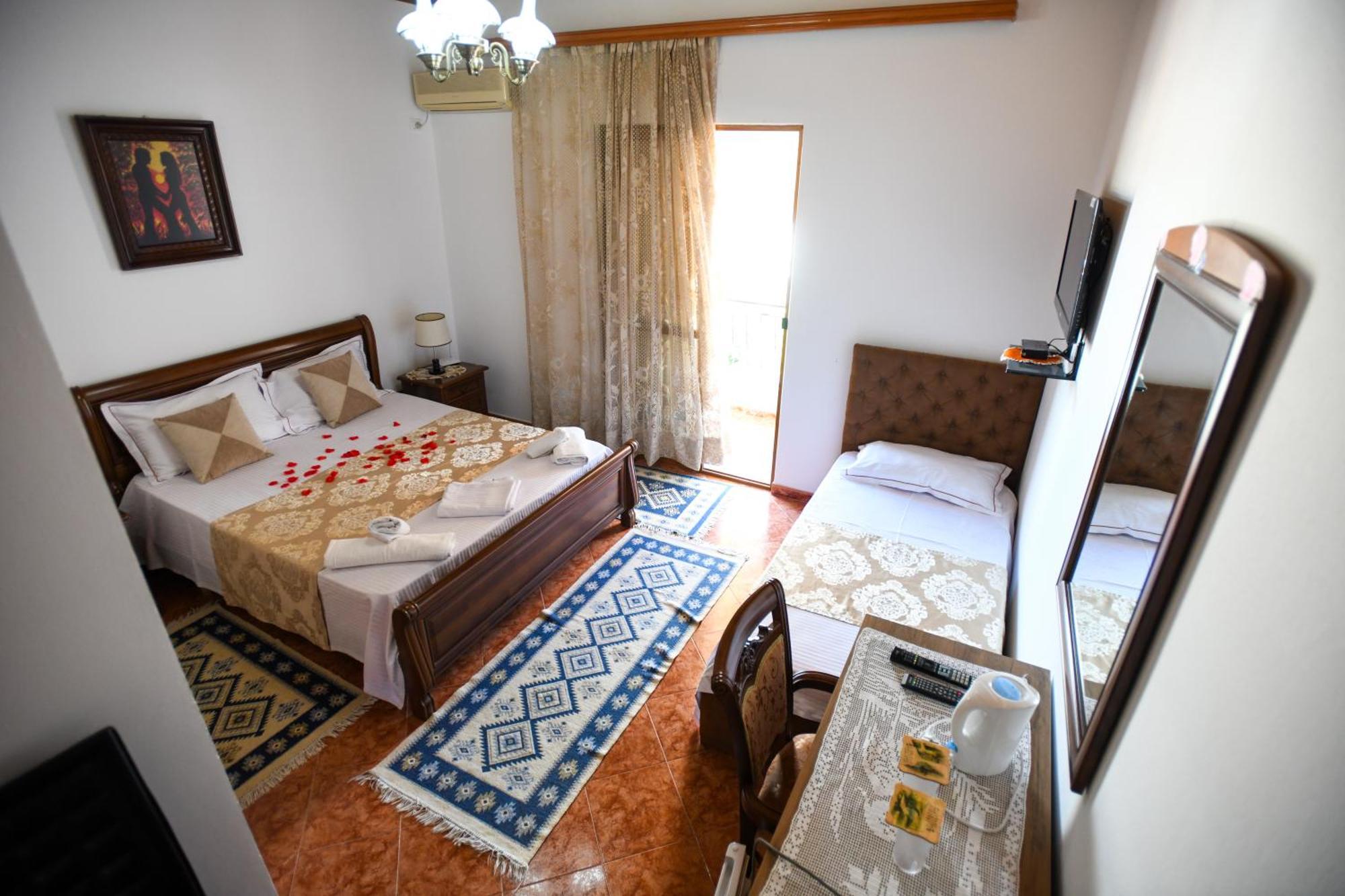 Villa Rezidenca Aurel Center Berat Esterno foto