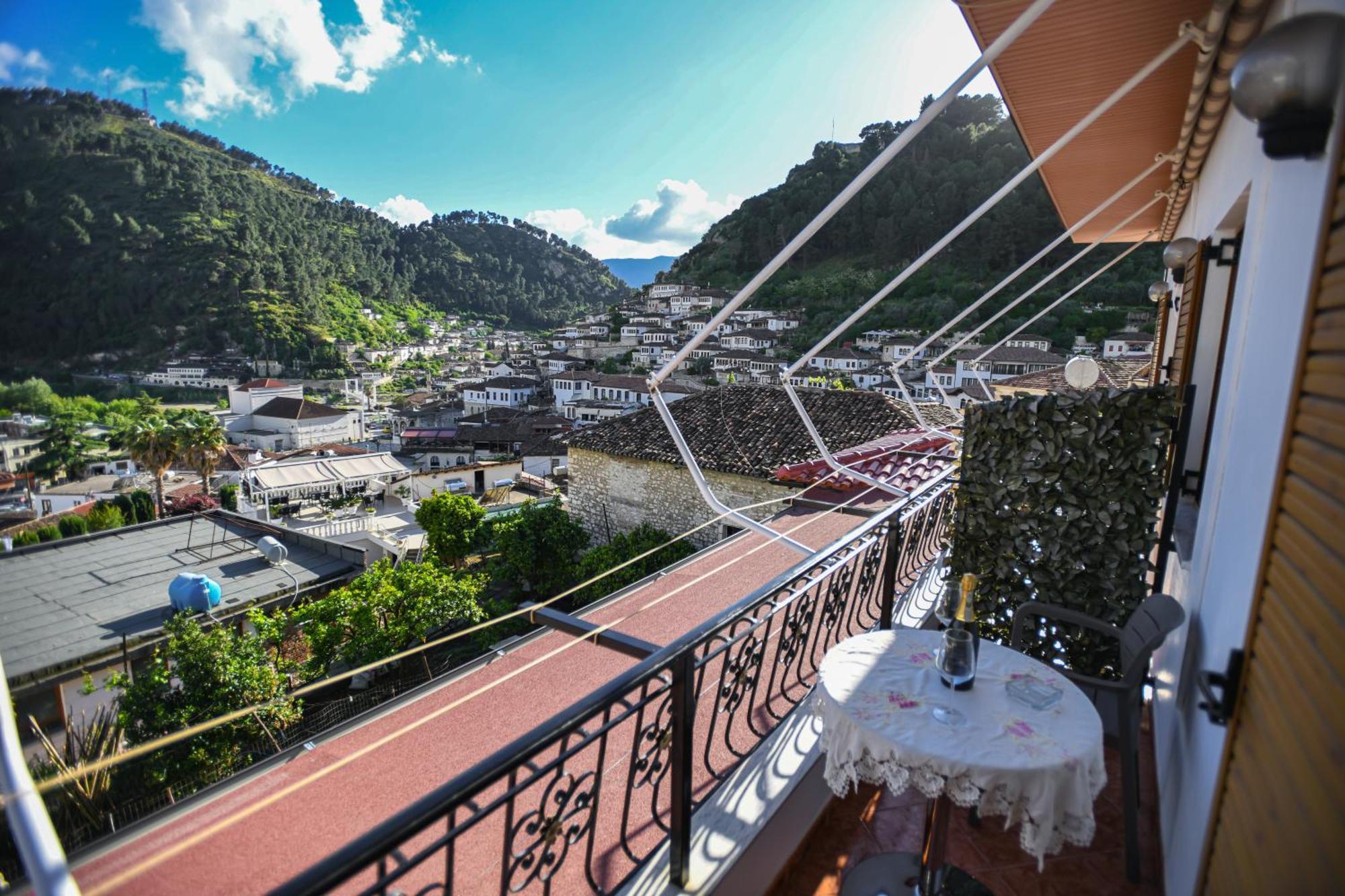 Villa Rezidenca Aurel Center Berat Esterno foto