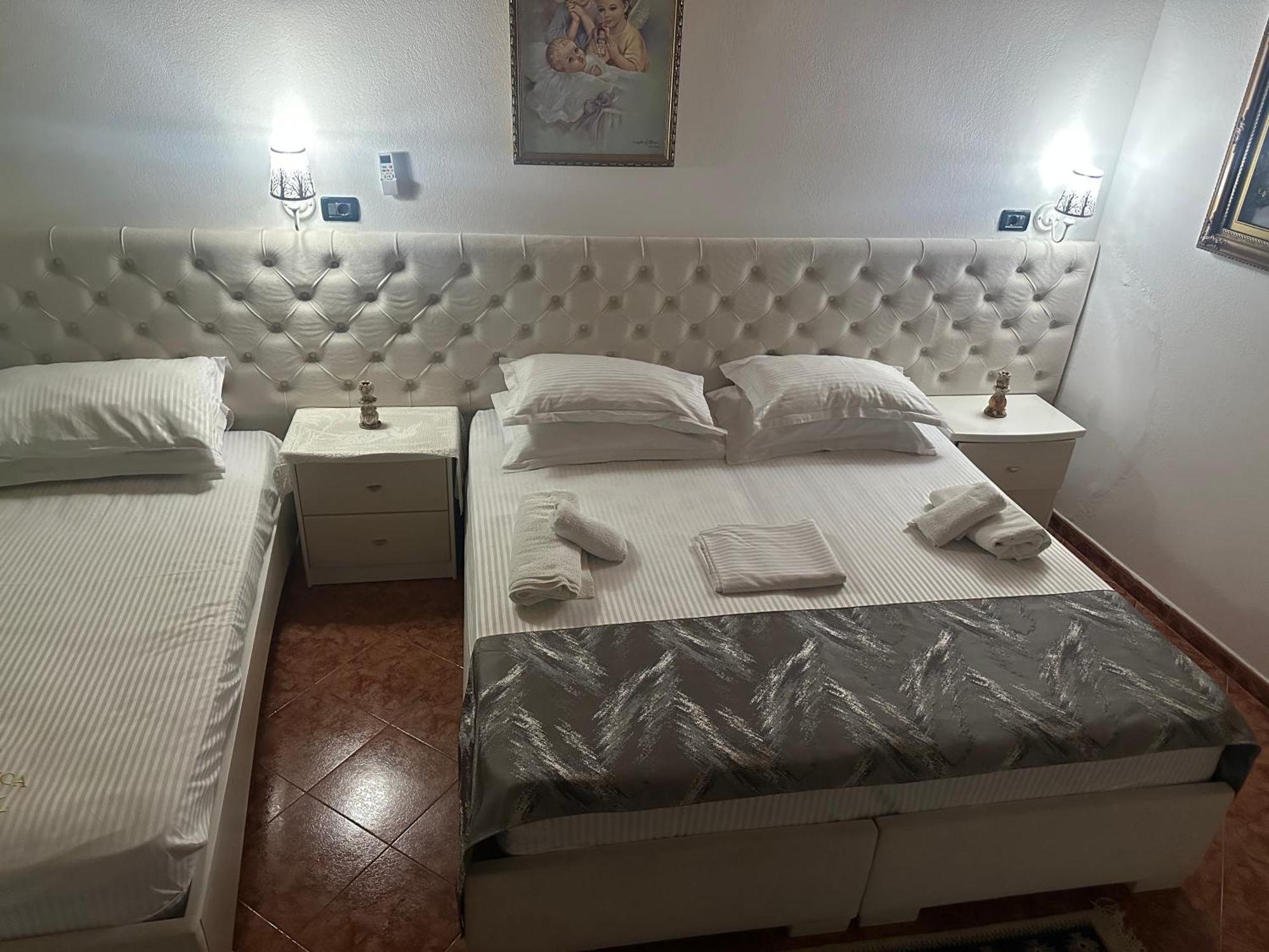 Villa Rezidenca Aurel Center Berat Esterno foto